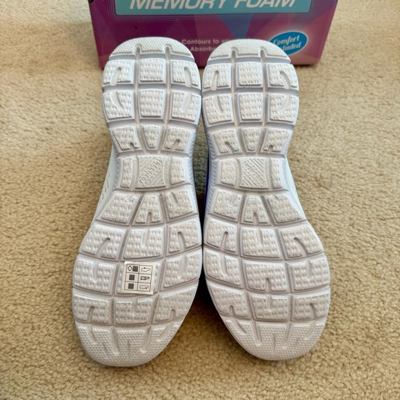 NIB NWT $90 Skechers Summits Perfect View Slip-On Sneakers Memory Foam White 10 - Picture 7 of 9